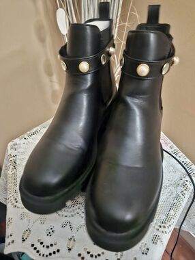 ❤️🩷Women Black Ankle Boots with Gold & Pearl Accents - Size 10💞❣️